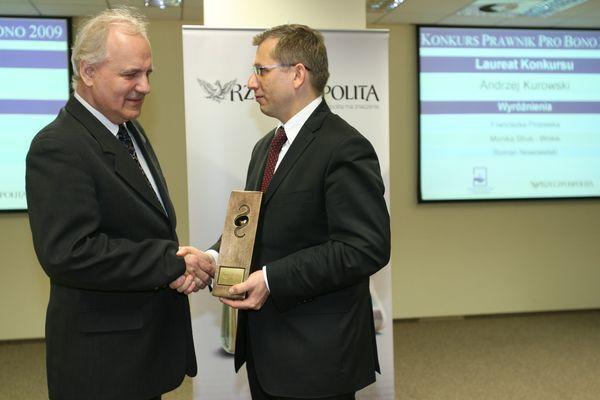 Na zdjęciu od lewej: Andrzej Kurowski - Prawnik Pro bono i Krzysztof Kwiatkowski, minister sprawiedliwości Źródło: Fotorzepa fot. Rafał Guz